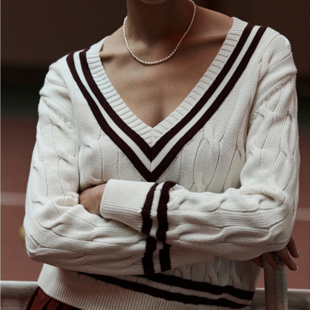 Sporty and rich Women's V-Neck Cable Knit Sweater - White and Red - Picture 7 of 12